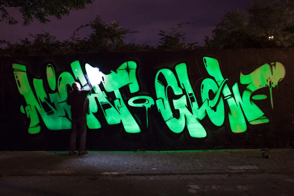 Glowing Spray Paint