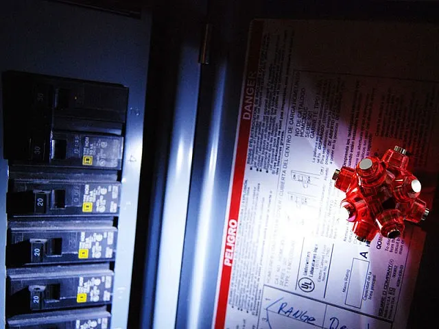 Magnetic Light Mine