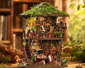 Woodland Tree House Book Nook